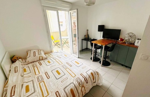 Saint-Martin Apartment | Studio with pleasant terrace, 10 min walk from the Comédie and 3 min from the station