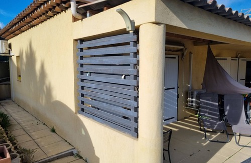 Carros Apartment | Studio with terrace in Carros near the sea and mountains.