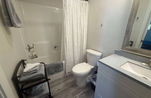 Sioux Falls House | StudioHome,W/D in Unit,Full Kitchn,NearHospitals
