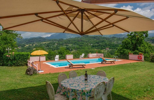Camporgiano House | Stunning private villa for 6 people with private pool, WIFI, TV and pets allowed