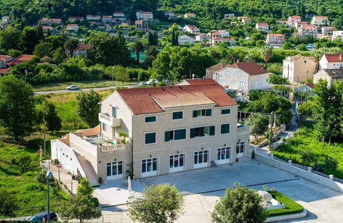 Komolac Apartment | Stuning villa in Komolac with balcony