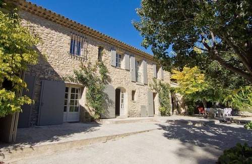 Grambois House | Stunning private villa for 12 guests with private pool, WIFI, TV, terrace and pets allowed