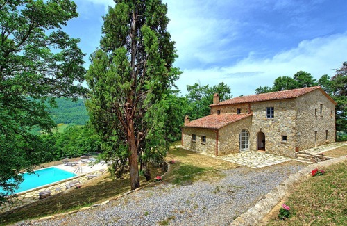 San Casciano dei Bagni Villa | Stunning private villa for 10 people with A/C, WIFI, private pool and panoramic view