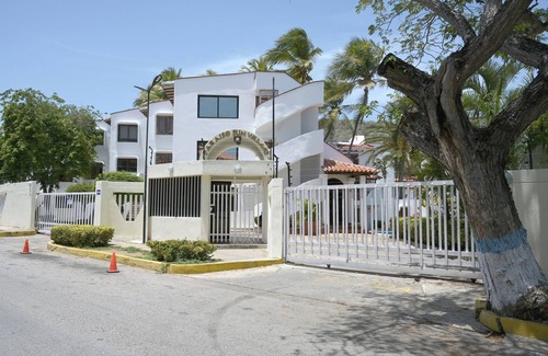 Margarita Island House | Stunning 2 bed 2 bath open concept beach retreat.