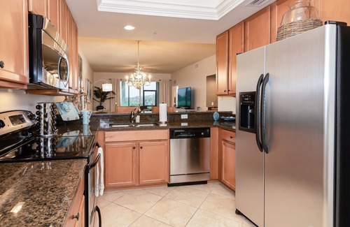 Naples Condo | Stunning 2 bedroom/2 bath + Den in Heritage Bay Golf and Country Club