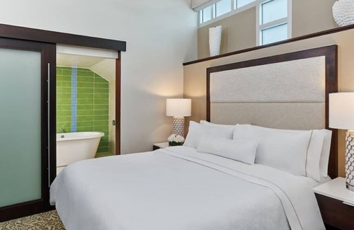 Estate Bethany Condo | Stunning 2-bedroom condo in Coral Vista. Available over Thanksgiving 2024!