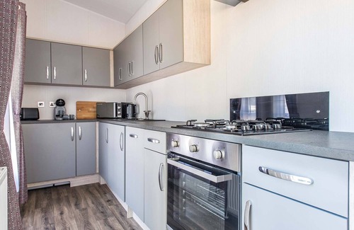 Lincoln Cottage | Stunning 3 bed lodge with hot tub - Metheringham
