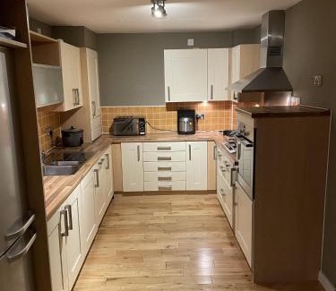 North West Apartment | Stunning 4-Bed Apartment in Glasgow west end