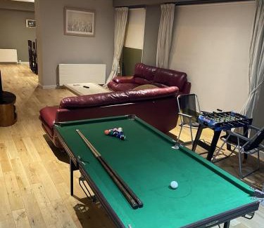 North West Apartment | Stunning 4-Bed Apartment in Glasgow west end