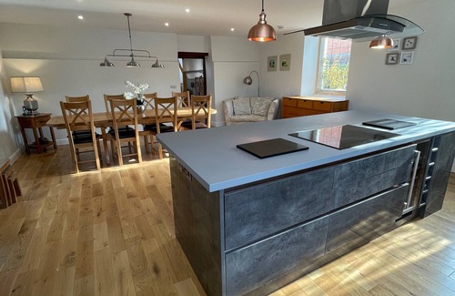 Mere House | Stunning 4 bed Grade II Listed former Methodist Chapel with hot tub, sleeps 8-10