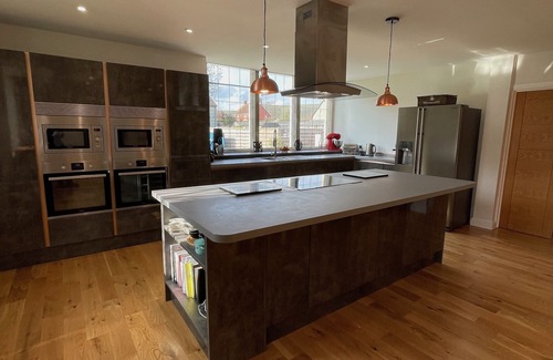 Mere House | Stunning 4 bed Grade II Listed former Methodist Chapel with hot tub, sleeps 8-10