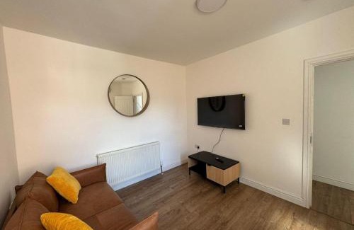Reading House | Stunning 4 BED House for Contractors & Holiday Makers