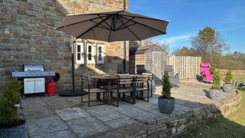 Winkhill House | Stunning 4 Bed Peak District Farmhouse - Alton Towers, Scarefest, Polar Bears, Chatsworth