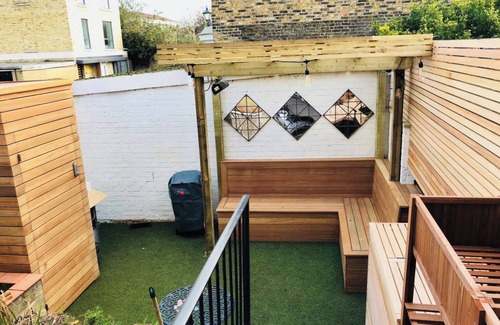 Bow West House | Stunning 4BD Home with Private Garden, East London