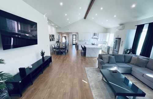 Encino House | Stunning 5BD3.5BA Family 1 Story Home in Encino
