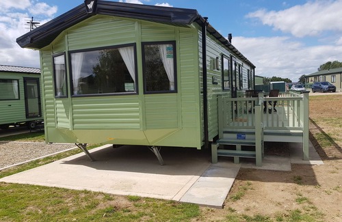 Skegness Ski Chalet | Stunning 6 Birth Caravan in Skegness, Herons Mead