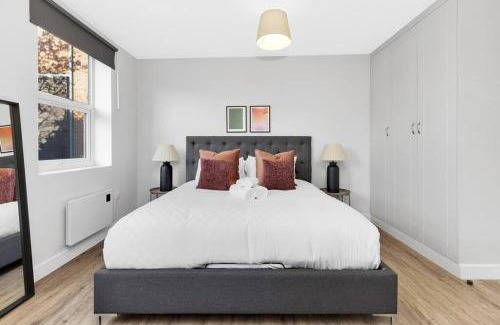 Tooting Apartment | Stunning and Extremely spacious 1bed flat in Tooting