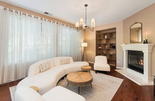 El Dorado Hills House | Stunning and Modern 5-Bedroom House in Prestigious Serrano Community