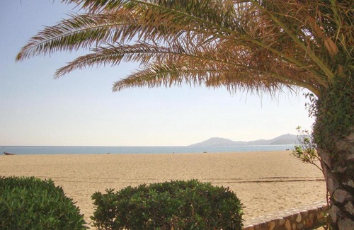Plage d'Argeles Apartment | Stunning apartment in Argels-sur-Mer with 3 Bedrooms and WiFi