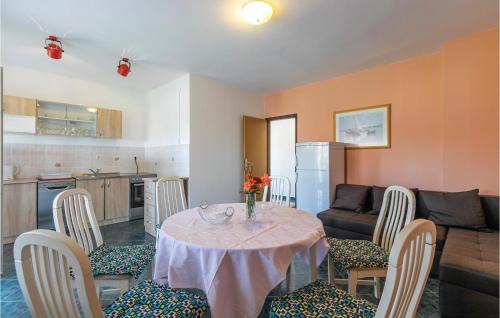Rovinjsko Selo Apartment | Stunning Apartment In Rovinjsko Selo