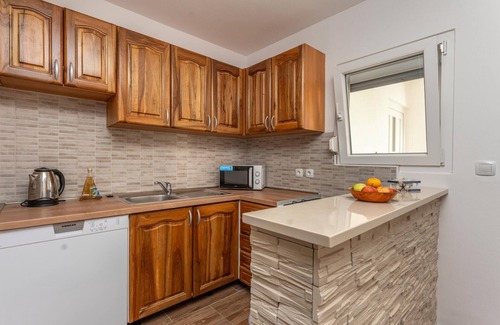 Zdrelac Apartment | Stunning apartment in Zdrelac with WiFi