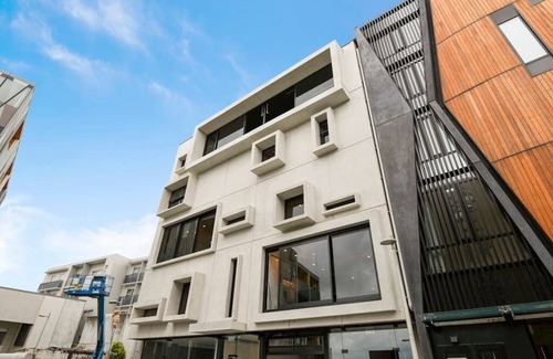 Grey Lynn Apartment | Stunning Architectural 4 bedroom apartment