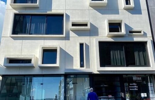 Grey Lynn Apartment | Stunning Architectural 4 bedroom apartment