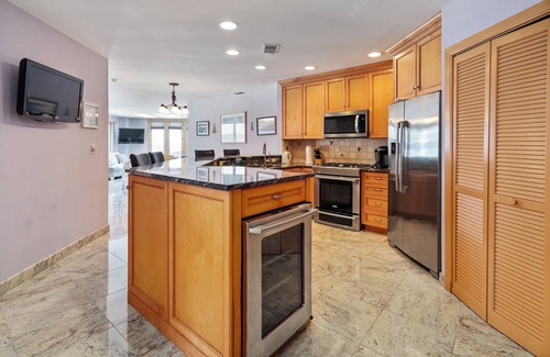 Point Pleasant Beach Condo | Stunning Beachfront 3/2 with beach access
