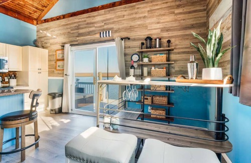 Seaford Boat Rental | Stunning Bay Views and Romantic A-Frame Houseboat in Jones Beach, Seaford, NY