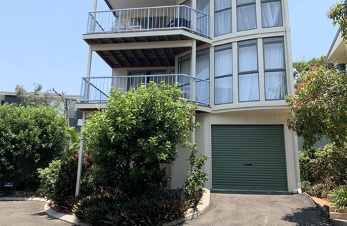Castaways Beach Apartment | Stunning Beach Front Villa at Castaway Cove