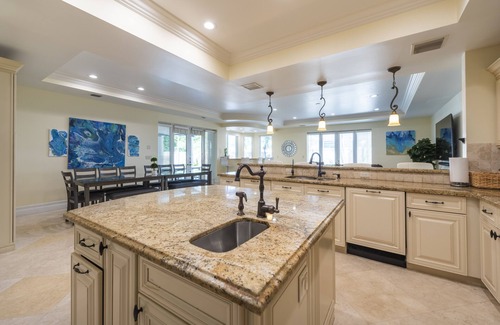 Birch Park Finger Streets House | Stunning Beach House-Steps to Beach. JULY 4th OPEN Walk restaurants, shops, park