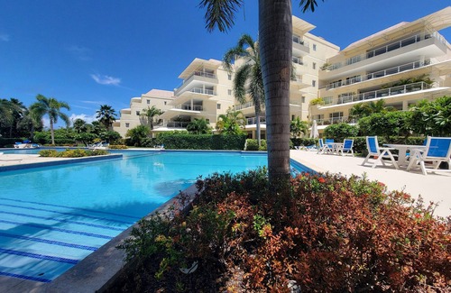 Hastings Villa | Stunning Beachfront 2-bedroom Condo with AC in Barbados