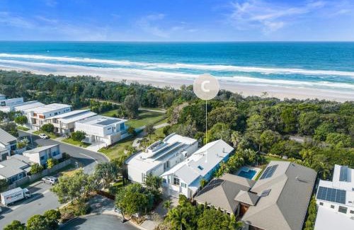 Casuarina House | Stunning Beachfront On She oak