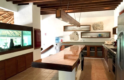 Zona Hotelera Villa | Stunning Beachfront Villa, Amazing Views, Ideal Location, Great for Families