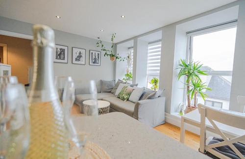 Boscombe Apartment | Stunning Bright Two Bedroom Apartment In Southbourne