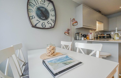 Boscombe Apartment | Stunning Bright Two Bedroom Apartment In Southbourne