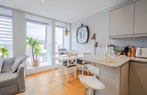 Boscombe Apartment | Stunning Bright Two Bedroom Apartment In Southbourne