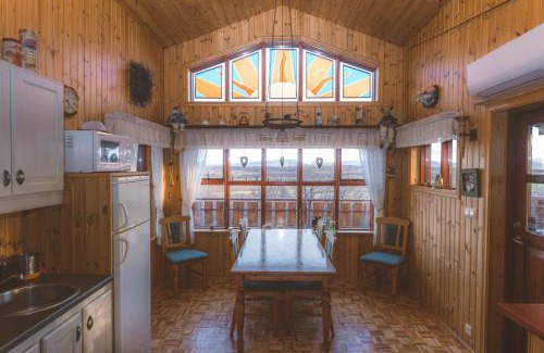 Borgarnes House | Stunning Cabin with Breathtaking Views!