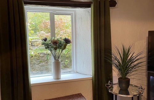 Llangollen Cottage | Stunning Canal Side Cottage in Llangollen.