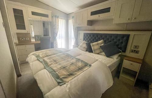 Saxmundham Other | Stunning Caravan With Decking At Carlton Meres In Suffolk Ref 60009Mv
