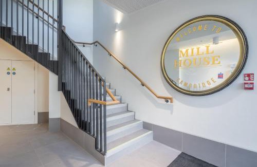 Cambridge City Centre Apartment | Stunning Central Apt - Balcony & Parking