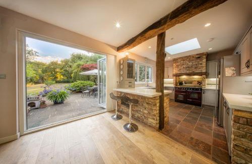 Eltham South House | STUNNING Character Home , Rustic Charm Meets Modern Living