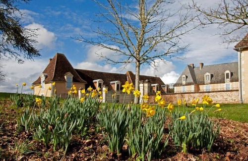 Saint-Geyrac House | Stunning chateau, built in 1611, beautifully renovated, furnished and equipped.