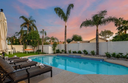 Paradise Park Vista House | Stunning Chef's Kitchen w/ Amazing Pool