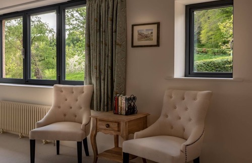 Inchbrook House | Stunning Cotswold Contemporary House set in the vineyards of Woodchester Valley