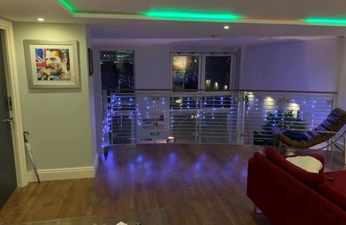 Wandsworth Apartment | Stunning duplex riverside apartment
