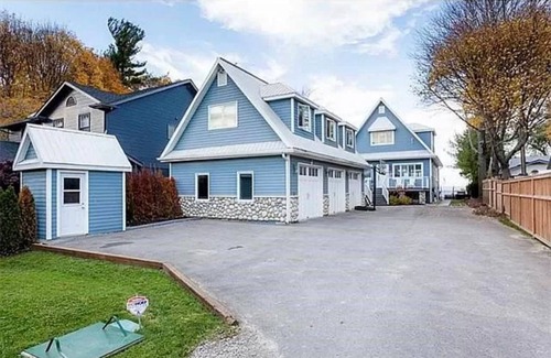 St. Catharines Villa | Stunning estate on Lake Ontario