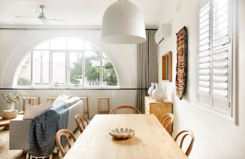 Cooks Hill Apartment | Stunning Flourish ON Bull