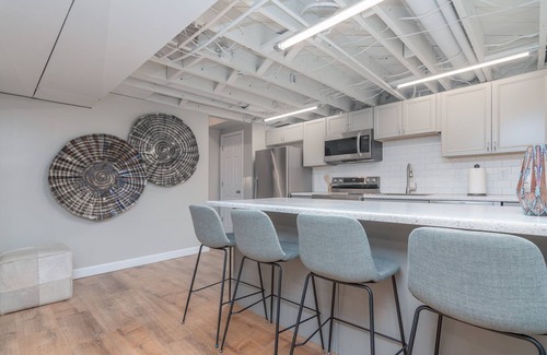 Columbia House | Stunning Freshly Remodeled Historic Home - Downtown Columbia!