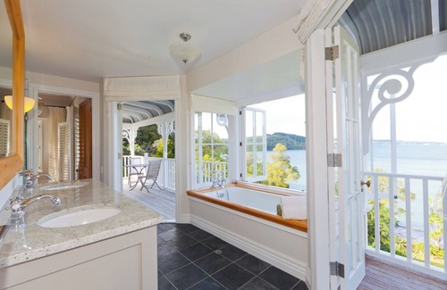 Tawharanui House | Stunning House in the heart of Matakana Wine Country